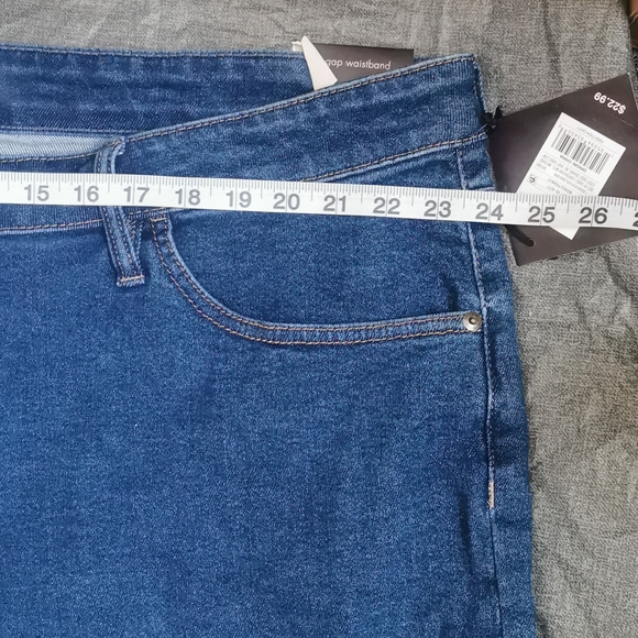 Ava Viv High Rise 26W Bermuda stretch Jean shorts Blue Denim New NWT - Picture 8 of 12